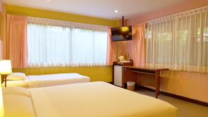 BIRDS & BEES  RESORT